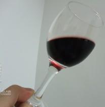 正确的拿杯方式,你懂吗? -- 中国葡萄酒资讯网博