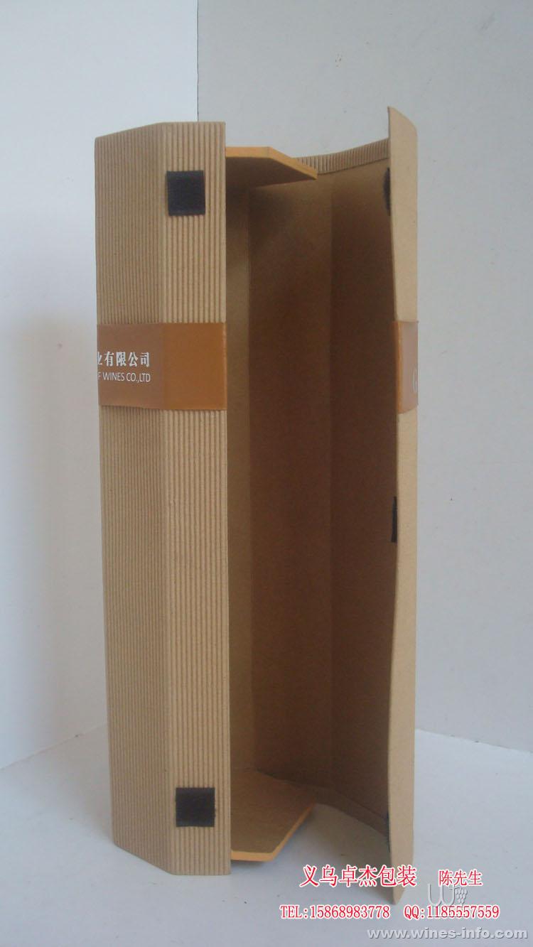 义乌市卓杰包装盒有限公司(简称“义乌卓杰包装”),于2010年成立,位于世界闻名的长三角繁荣商都—浙江省义乌市。前身是义乌金府饰品有限公司(“金府包装”),在包装行业已有十余年历史,公司拥有自营进出口权,有厂房面积9000多平米,员工100多名。 我们是一家专业研发、生产、销售于一体的工贸型综合企业,是包装行业的领军者,拥有进出口权。专业生产各种皮质、纸质红酒包装盒,包括毛胚盒加工。有着10多年的包装行业生产、销售经验,配置齐全的生产机械设备和精