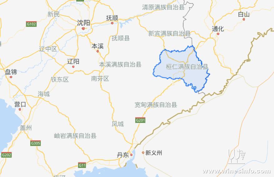 它附属辽宁省本溪市,位于辽宁省的东部,看地图的外形好像一个葡萄叶